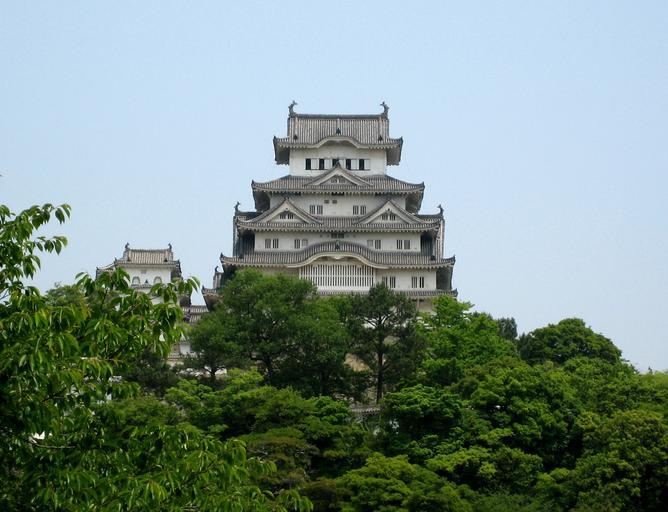 Himeji Castle 2008-05.jpg Himeji Castle Japan Front view Light blue sky 姫路城� �日� �� �前から� �� �空� � Own 2008-05-18 Douglas P Perkins Douglaspperkins Himeji Castle Keep Tower