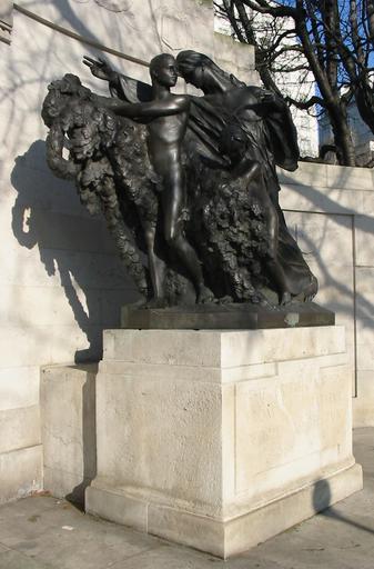 Belgium monument Embankment London 3.jpg London own own photo 20 d'Févri 2008 Man vyi Own work all rights released Public domain FoP-UK Not-free-US-FOP Anglo-Belgian War Memorial London