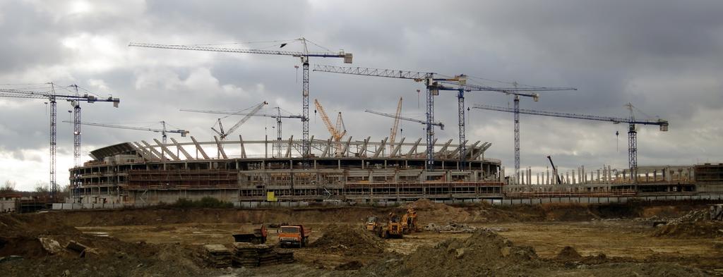 Wroclaw-stadion miejski 11-11-10.jpg Budowa Stadionu Miejskiego we Wrocławiu widok od strony północnej z ulicy Królewieckiej; 11-11-2010 own 2010-11-11 Masur Construction of the Wrocław Municipal Stadium
