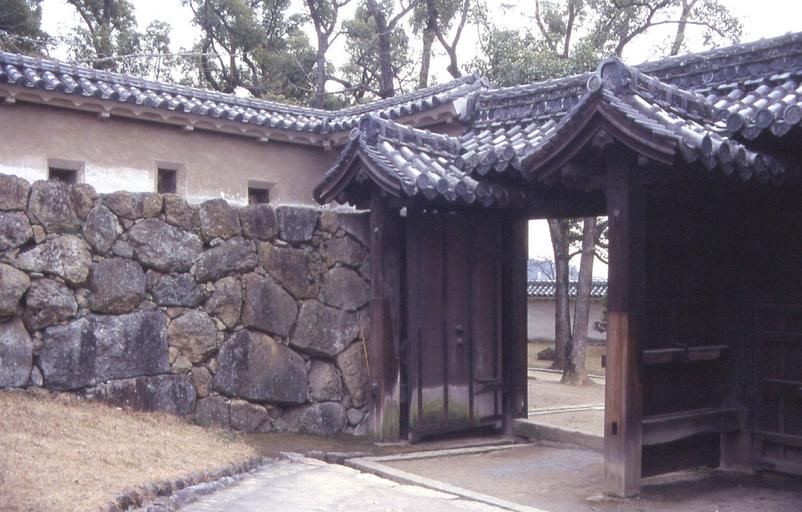 6317-(23P)-Himeji-R.jpg en Himeji-castle 1979-11-07 own Bigjap other versions cc-zero Himeji Castle Keep Tower Gates of Himeji Castle 1979 Himeji Castle