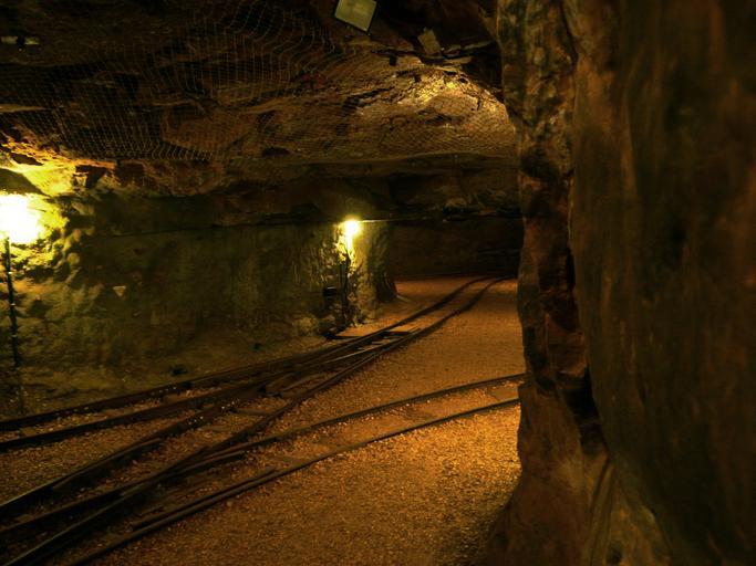AalenTieferStollen.jpg en In the former iron mine near Aalen now open to visitors Own Ramessos 2009-09 Tiefer Stollen Wasseralfingen