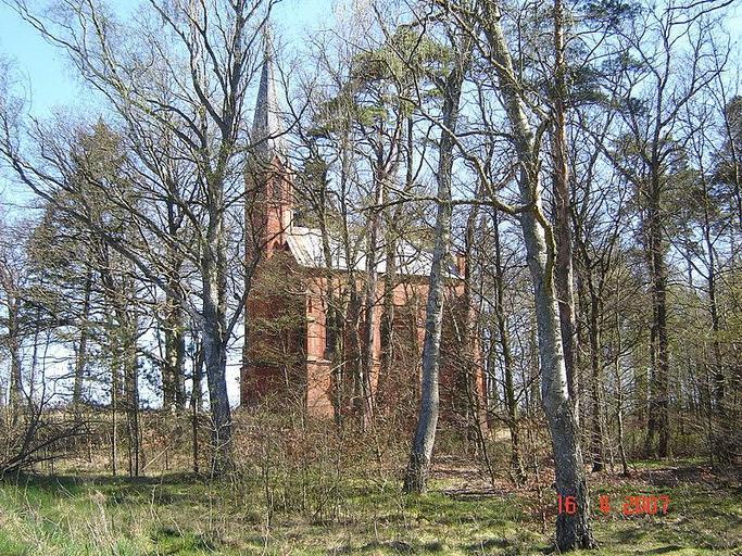 Kościół w Wicewie.JPG pl Kościół filialny p w Matki Boskiej Szkaplerznej w Wicewie Gmina Tychowo własne Brogaj 2007-04-16 Our Lady of the Scapular church in Wicewo