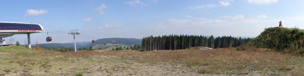 Ettelsberg Panorama 2009.jpg User Carschten/stitching errors Panoramaaufnahme auf dem Ettelsberg Willingen Panaroma on the mountain W Ettelsberg Willingen Hesse Germany Created with Hugin 2009-08-06 own kaʁstn <small>Disk/Cat</small> 51 ...