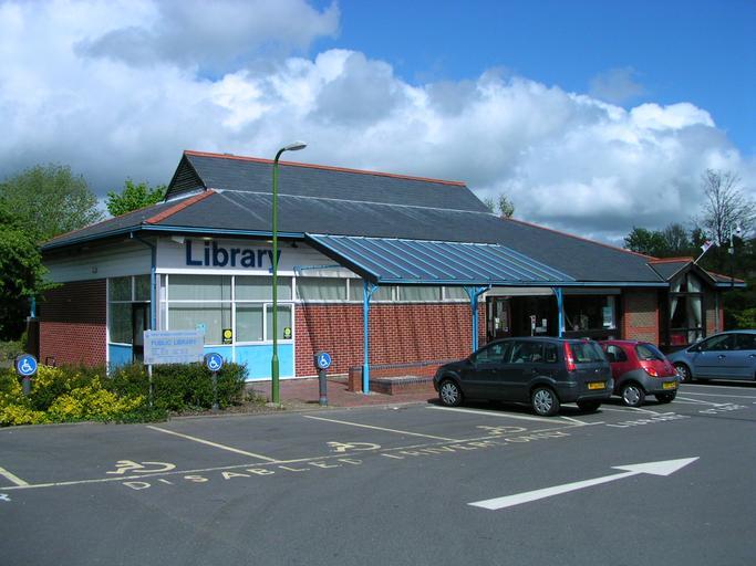 Storrington library.JPG en Storrington library West Sussex England Own Charlesdrakew 2009-04-26 Storrington