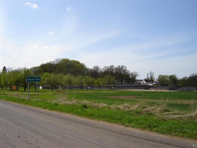 Zegrze Pomorskie.JPG pl Zegrze Pomorskie wjazd od Kurozwęcza own Brogaj 2010-05-02 Zegrze Pomorskie Road signs in Poland