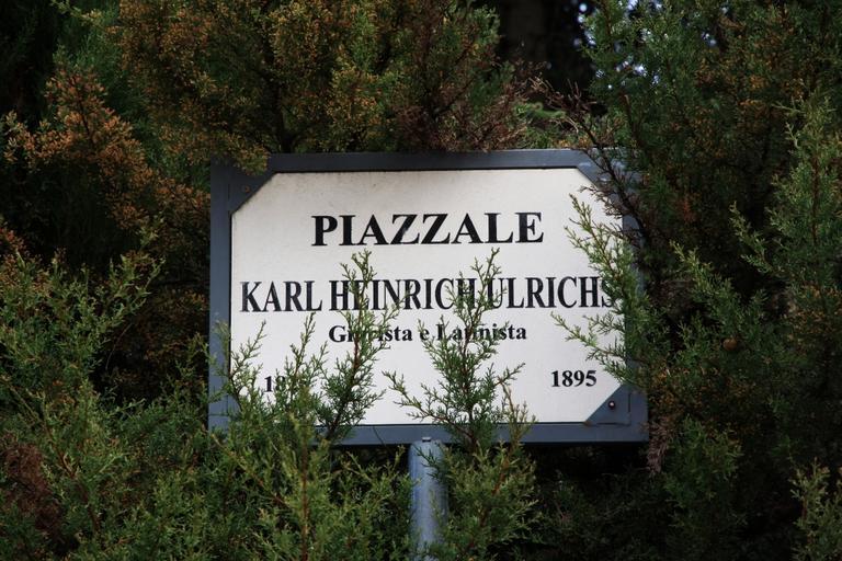 Grabulrichs2.jpg en Street sign of Karl Heinrich Ulrichs Piazza in L´Aquila Italy de Straßenschild der Karl Heinrich Ulrichs Piazetta in L´Aquila an der Burg own Hermi200 Cc-zero Karl Heinrich Ulrichs Street signs in L'Aquila Squares in ...