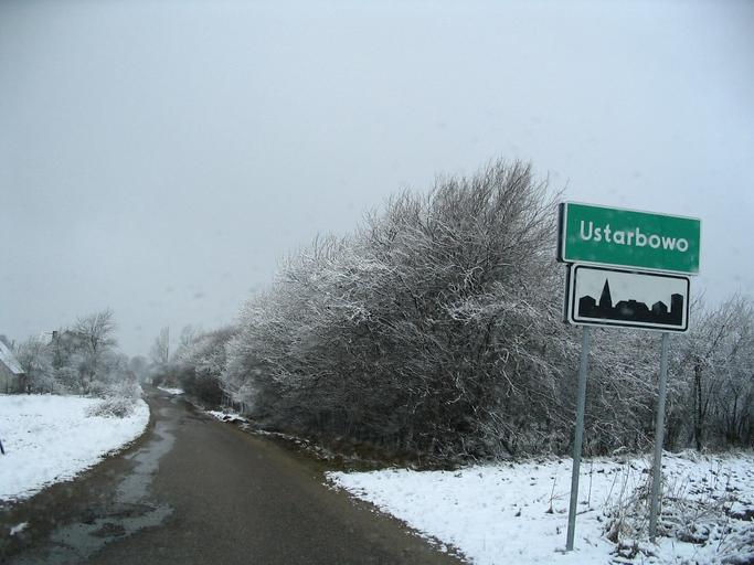 Ustarbowo.jpg en The road from Sopieszyno to Ustarbowo pl Droga wjazdowa do Ustarbowa z Sopieszyna dominicmahon dominicmahon 2011-02-20 Cc-zero Ustarbowo Winter 2010-2011 in Pomeranian Voivodeship