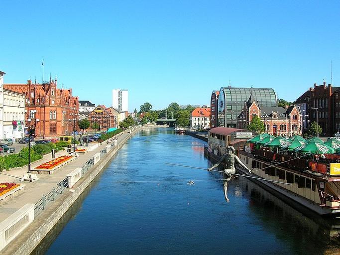 Bydgoszcz Brda Stare Miasto.jpg pl Widok z Mostu Staromiejskiego own Pit1233 2008 View from the Old Town Bridge in Bydgoszcz Bydgoszcz Waterfront Old Town Bydgoszcz Summer in Bydgoszcz