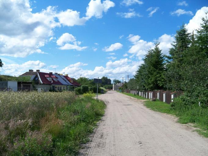 100 3309 Dobrówko.JPG pl widok przysiółka własne Brogaj 2011-06-26 Cc-zero Gmina Tychowo