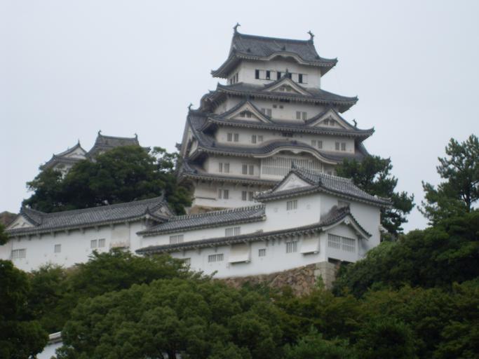 Zamek w Himeji.JPG Zamek w Himeji Japonia own 2008-09-18 Wicki Himeji Castle Keep Tower