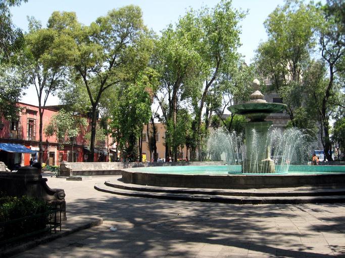 FountainWsideLoretoDF.JPG en Fountain and west side of Loreto Plaza in the historic center of Mexico City Own Thelmadatter 2009-04-28 19 26 7 31 N 99 7 40 17 W region MX Fountains in Mexico D F Loreto Plaza Plazas gardens and parks in the ...