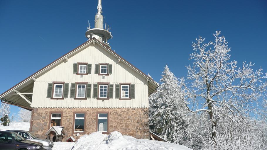 Hochblauen 02.JPG Mountain Hochblauen of the Black Forest near Badenweiler Own 2009-01-01 Brücke-Osteuropa Blauen Badenweiler Snow in Landkreis Lörrach Winter 2008-2009 in Landkreis Lörrach