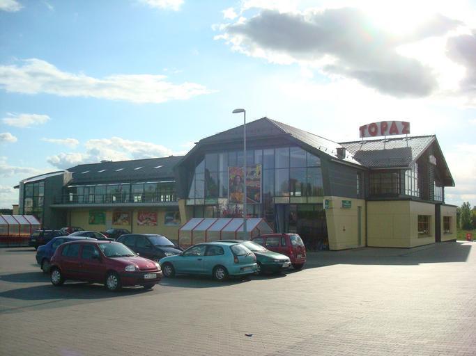 Topaz siedlce.JPG en Shop Topaz in Siedlce pl Sklep Topaz w Siedlcach ul Warszawska own Konradsiedlce 2009-05-13 Warszawska Street in Siedlce Automobiles in Siedlce Topaz supermarket