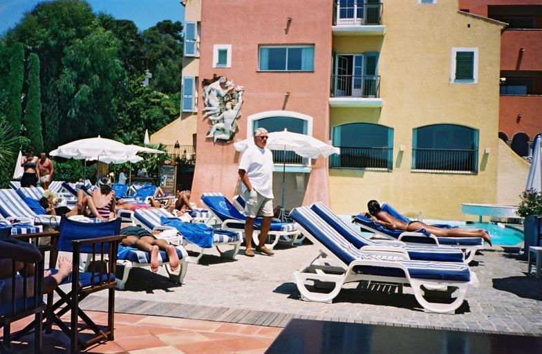 Piscine Hotel Byblos Saint Tropez.jpg Piscine Hotel Byblos Saint Tropez 2007-03-16 own assumed Arnaud 25 Hôtel Byblos Swimming pools in France