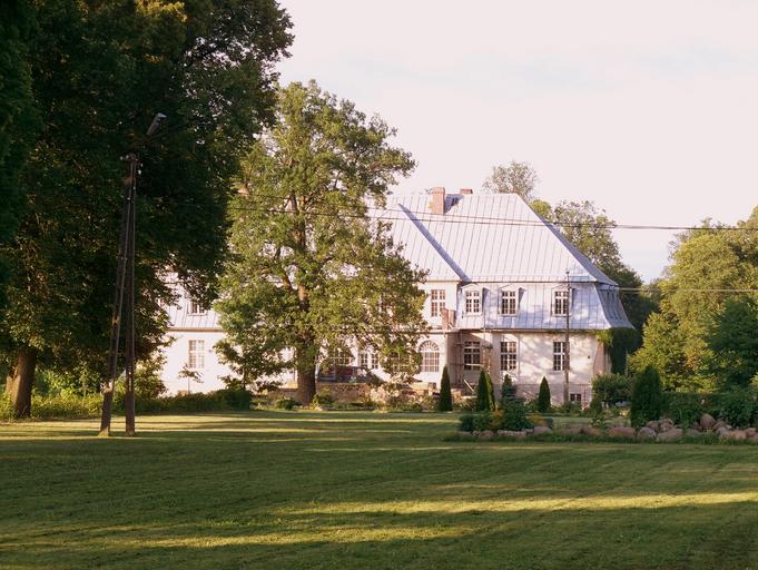 Pałac w Kikowie.JPG pl Pałac w Kikowie Kikowo Der letzte Gutsherr auf Kieckow und Klein Krössin Hans Jürgen von Kleist-Retzow wurde trotz seiner aktiven NS-Widerstandstätigkeit von den Russen verschleppt und erst 1947 nach zwei Jahren ...