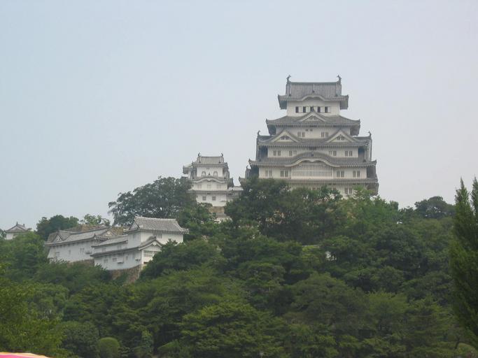 Himeji Castle keep tower 2005.jpg photo own own photo 2005-08 Kamocsaip Himeji Castle Keep Tower