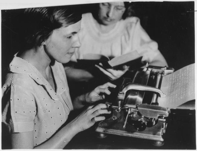 Marion County, Indiana. Education, blind work. Blind Works Progress Administration (WPA) worker... - NARA - 518265.tif Scope and content General notes 518265 Local identifier 69-N-8520C Federal Works Agency Work Projects Administration ...