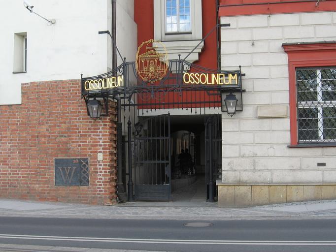Ossolineum - Wrocław - entrance.jpg Ossolineum in Wrocław Entrance from the Odra River Ossolineum we Wrocławiu Wejście od strony Odry own Michał460 2009-05-23 51 6 50 9 N 17 2 14 8 E Wikipstryk 2009 Building of the Ossolineum in ...