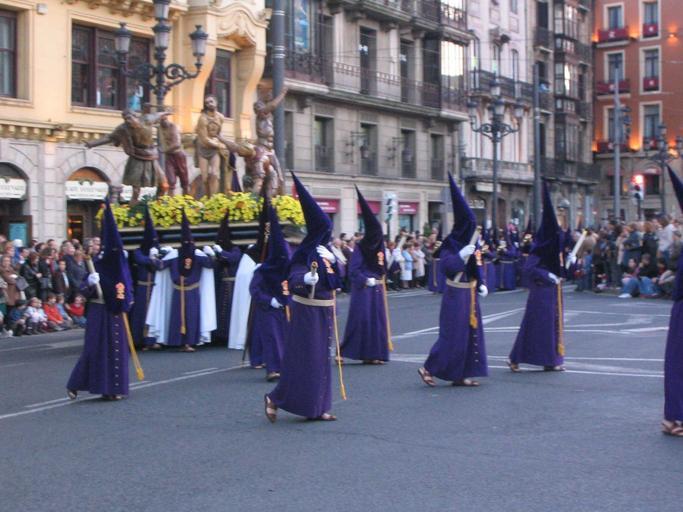 Semana Santa en Bilbao 1.JPG Procesión de Jueves Santo en Bilbao Vizcaya País Vaco España 2006-04-13 own assumed Txo Source Fotografía propia --txo Abril 2006 UTC Categories Statues in Bilbao Holy Week in Bilbao Nazarenos 2006 in Bilbao