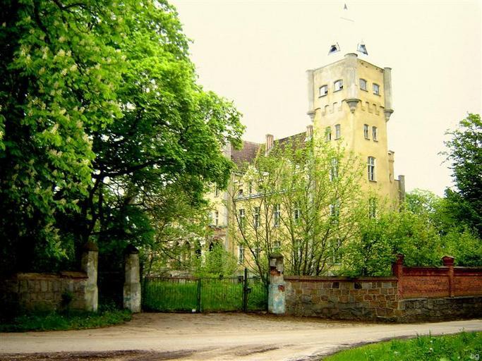 Dobrowo pałac.JPG pl Pałac w Dobrowie stan z 28-05-2010 r własne Brogaj 2010-05-28 Palace in Dobrowo