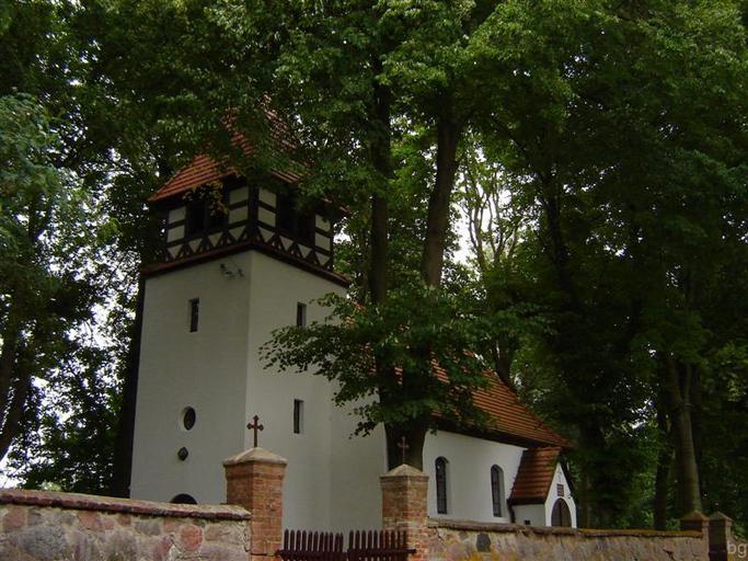 Nieżyn..JPG Nieżyn - kościół filialny parafii w Siemyślu własne Brogaj 2008-08-10 Saint John the Baptist church in Nieżyn