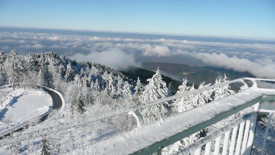 Hochblauen 31.JPG Mountain Hochblauen of the Black Forest near Badenweiler Own 2009-01-01 Brücke-Osteuropa Blauen Badenweiler Views from Hochblauen Snow in Landkreis Lörrach Winter 2008-2009 in Landkreis Lörrach