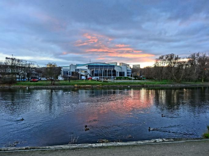 Bdg halaLuczniczka2 12-2013.jpg pl Hala widowiskowo-sportowa Łuczniczka w Bydgoszczy - widok od strony Brdy 2013-11-25 16 36 19 own Pit1233 cc-zero Hala Łuczniczka Uploaded with UploadWizard Sunsets of Bydgoszcz