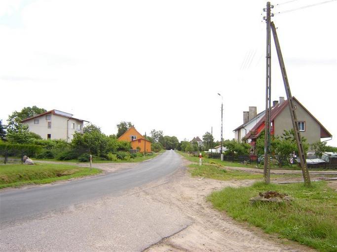 Trzebiszyn Gmina Tychowo 24-06-2008.JPG pl Wjazd do wsi od Koszalina własny Brogaj 2008-06-24 Gmina Tychowo