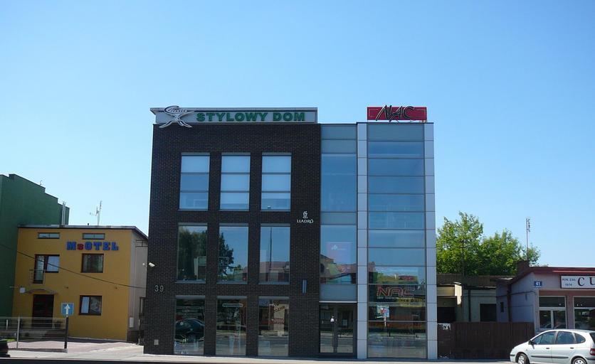 Nowoczesny Raszyn1.JPG en Building in Raszyn pl Sklep w Raszynie own Humanista-pl Raszyn