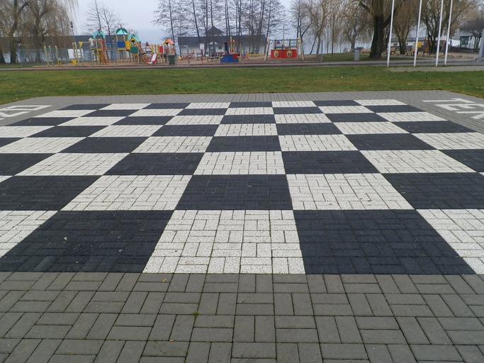 Szachownica3.JPG pl Szachownica wykonana z kostki brukowej znajdująca się obok pływalni Delfin w Chodzieży 2013-12-26 11 50 57 own Stanley krawczyk other versions Chodzież Pływalnia Delfin cc-zero Uploaded with UploadWizard Giant ...