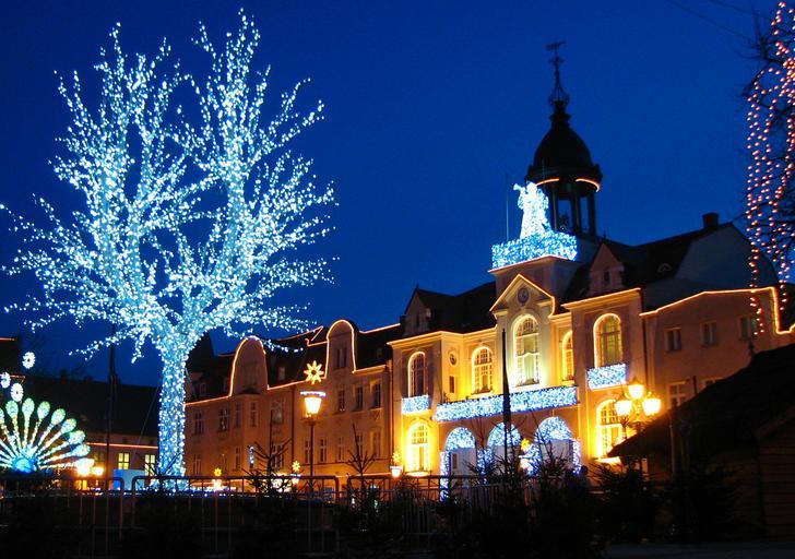Wejherowo-rynek swiatecznie.jpg Świąteczne oświetlenie wejherowskiego rynku Transferred from http //pl wikipedia org pl wikipedia; transferred to Commons by User Pjahr using http //tools wikimedia de/~magnus/commonshelper php ...