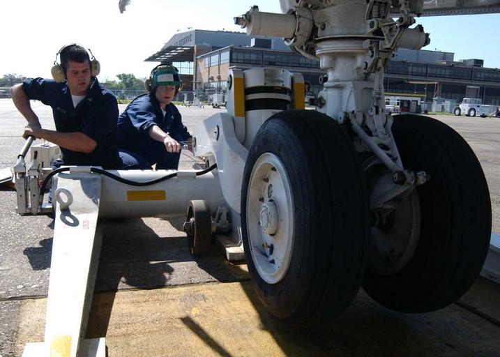 Navy 030322-N-7535G-013 Aviation Ordnanceman 3rd class Sean D. Nelson from Euless, Texas and Aviation Ordnanceman Airman Janice R. Rang from Anniston, Ala.jpg en New Orleans La Mar 22 2003 -- Aviation Ordnanceman 3rd class Sean D Nelson ...