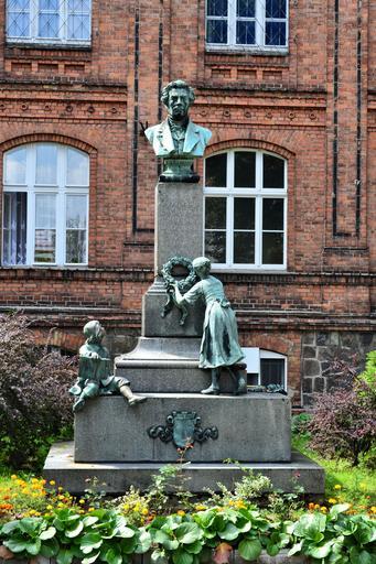 Moryn pomnik Christiana Kocha.jpg pl Moryń own Kapitel 2011 Cc-zero Moryń Monuments and memorials in West Pomeranian Voivodeship Moryń