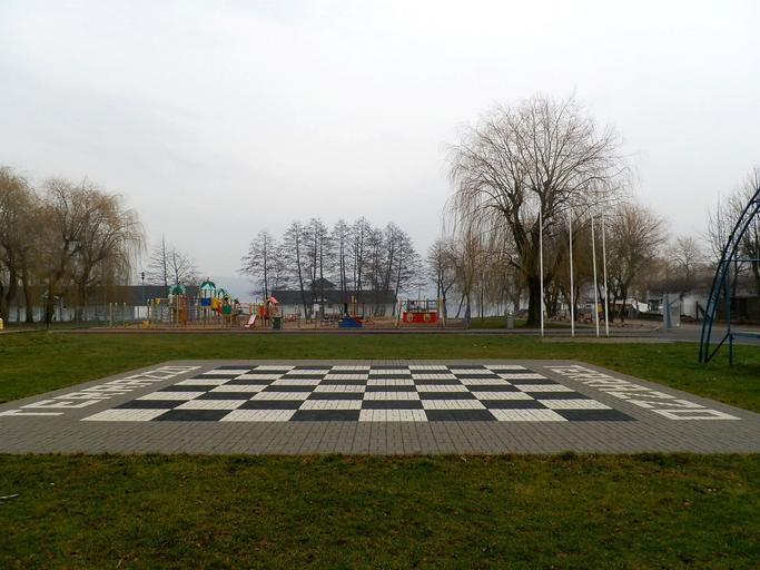 Szachownica2.JPG pl Szachownica wykonana z kostki brukowej znajdująca się obok pływalni Delfin w Chodzieży 2013-12-26 11 50 32 own Stanley krawczyk other versions Chodzież Pływalnia Delfin cc-zero Uploaded with UploadWizard Giant ...