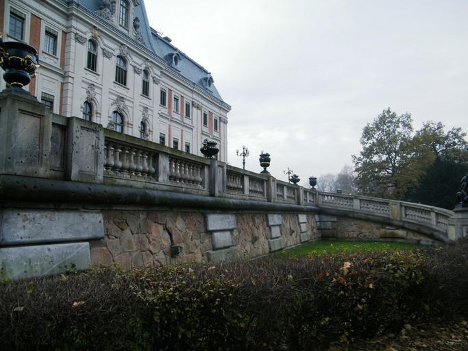 PSZCZYNA, AB. 071.JPG pl ZAMEK OD STRONY PARKU 2009-11-05 11 09 03 own Antekbojar other versions cc-zero Uploaded with UploadWizard Pszczyna Palace