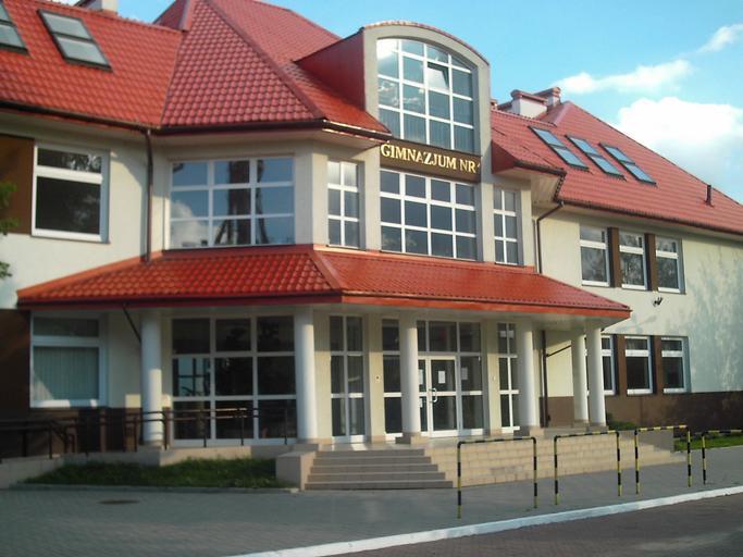 Gimnazjum w Raszynie.JPG Gimnazjum w Raszynie 2004-01-01 own assumed Humanista-pl Raszyn