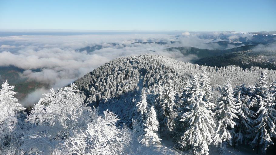Hochblauen 36.JPG Mountain Hochblauen of the Black Forest near Badenweiler Own 2009-01-01 Brücke-Osteuropa Blauen Badenweiler Views from Hochblauen Snow in Landkreis Lörrach Winter 2008-2009 in Landkreis Lörrach Unassessed QI candidates