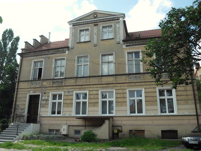 Gdańsk ulica Traugutta 9.JPG pl Gdańsk Aniołki ul Traugutta 9 own Artur Andrzej 2011-08-03 Cc-zero Aniołki Houses in Gdańsk Romualda Traugutta Street in Gdańsk 2011 in Gdańsk Neoclassical architecture in Pomeranian Voivodeship