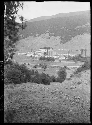 Paul Lancrenon. Ananouri.1891.jpg Artwork Creator Paul Lancrenon fr Village près d'Ananouri actuellement Ananour anciennement Vue d'ensemble prise depuis la montagne Titre série Voyage de Russie 1891 en Géorgie 1891-08-18 fr Ministère ...