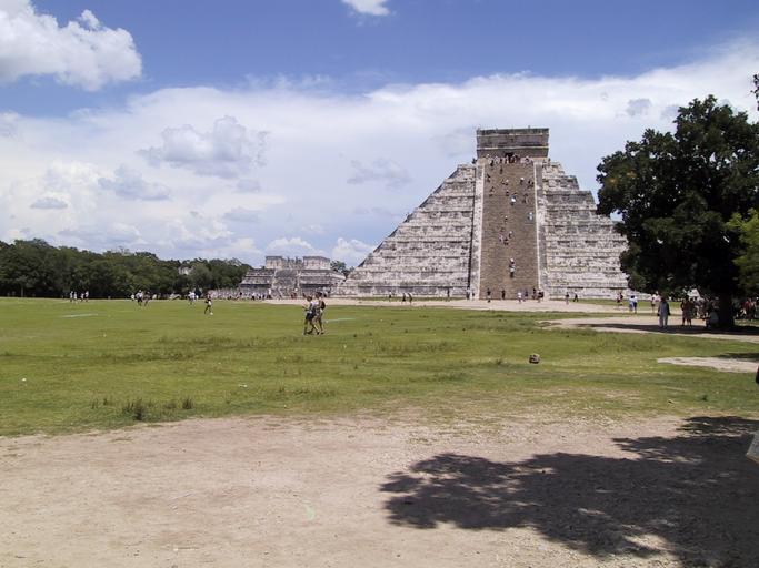 Kukulcán ONO.JPG en Kukulcán pyramid west-northwest side es Pirámide Kukulcán fachada oeste-noroeste own Jaontiveros 2008-09-30 20 41 0 2 N 88 34 11 6 W heading SEbS Fachada oeste-noroeste de la pirámide de Kukulcán Castillo in ...