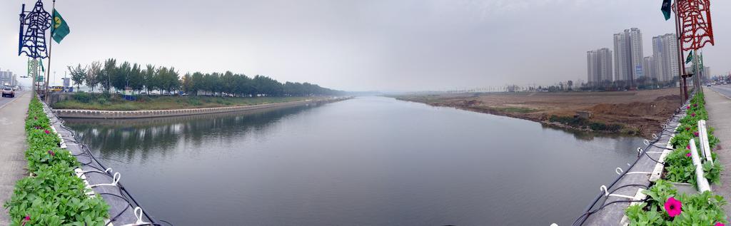 Panorama of the Gokgyocheon.jpg en The Gokgyocheon seen from Chungmu Bridge own Jpbarrass 2009-09-25 Asan Rivers of South Korea
