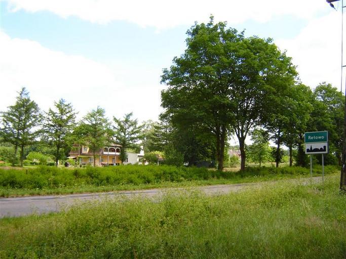 Retowo Gmina Tychowo 24-06-2008.JPG pl Wjazd do wsi od strony Koszalina własny Brogaj 2008-06-24 Gmina Tychowo