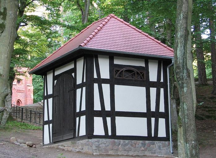 Kalwaria Wejherowska - Kaplica "Pierwszy upadek Chrystusa" 3.jpg pl Kalwaria Wejherowska - Kaplica Pierwszego Upadku Chrystusa own Riven 2008-08-31 18 16 46 Wejherowo Calvary Chapels in Pomeranian Voivodeship Kalwaria Wejherowska