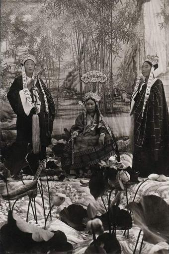 ...The West Dowager Empress Dressing Herself as the Goddess of Mercy (1).PNG Source http //puyi netor com/gallery PD-old PD-China Empress Dowager Cixi