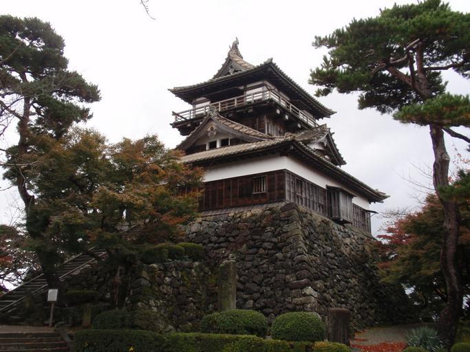 Maruoka jou 2008.jpg en Maruoka Castle ja 福井� �の丸岡城 own Soica2001 <span class signature-talk >talk</span> 2008-11-19 Maruoka Castle Keep Tower