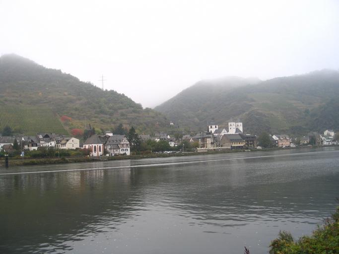 Karden09.jpg Karden a part of Treis-Karden and Moselle River Own 2007-10-07 Markus Braun Treis-Karden Moselle River in Treis-Karden Landschaftsschutzgebiet Moselgebiet von Schweich bis Koblenz