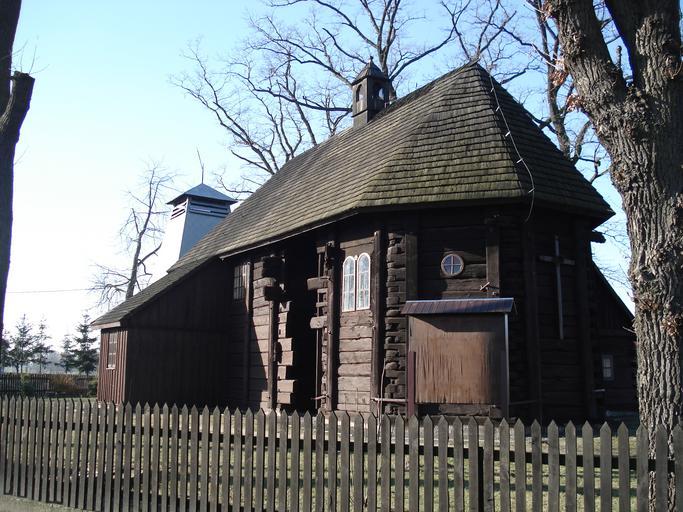 Budzynek3.JPG 613879 en Church of Budzynek Poland pl Kościół w Budzynku pow Poddębice Widok od strony południowo-wschodniej own Ja szczupak 2009-12-30 Church in Budzynek
