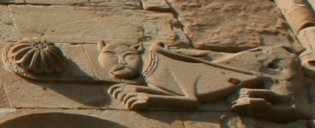 Ananuri facade (B right).jpg en Ananuri facade with an ornate cross Image Ananuri facade jpg Kober 2008 Reliefs of Ananuri