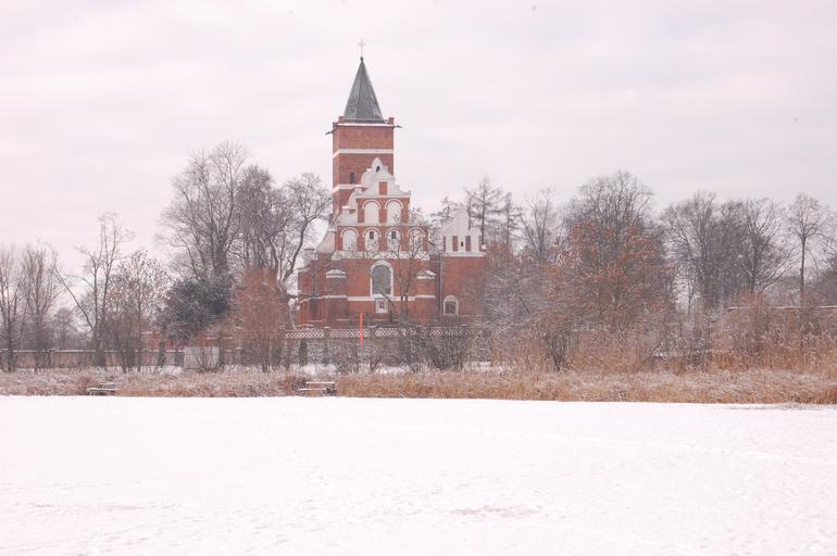 Kosciol lake.JPG en Landscape of the Sluzewo in Kujavian cauntry in Central Poland pl Zimowy obraz kościoła Służewskiego Widok od strony jeziora own Remik1977 2008-12 Remik1977 Church of St John the Baptist in Służewo