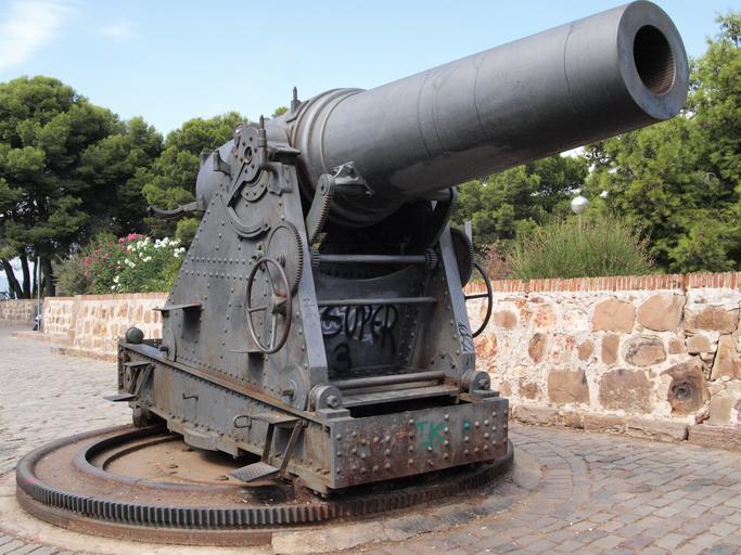 Cannon at Barcelona pic4.JPG en 30 5 cm Model 1891 Coastal defence-cannon from the fortress on top of Montjuic Barcelona no Festningskanon fra Montjuic Barcelona own 2009-09-12 14 25 09 Alf van Beem CC-zero Obús de hierro sunchado de 30 5 ...